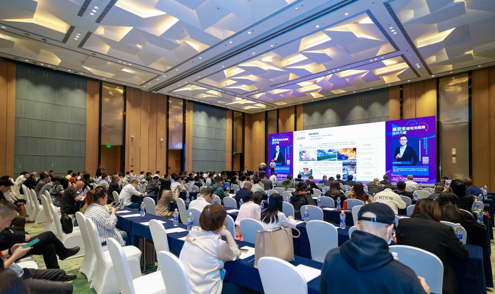 紐邁分析展·風采|紐邁分析亮相2025新能源電池膜材料論壇，引領低場核磁技術革新風潮